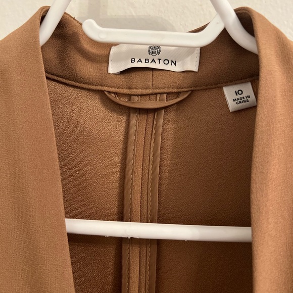 Purchased wrong size. Worn once. Selling to buy exact same blazer in correct sz - Picture 4 of 6